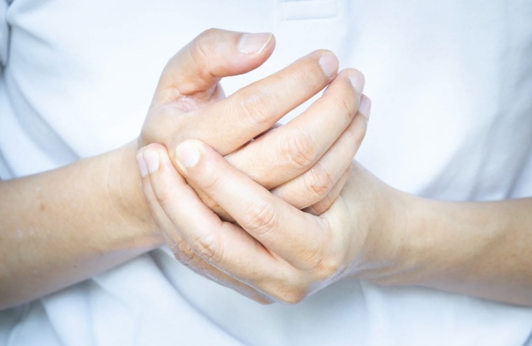 骨格調整で改善する手のしびれ？姿勢改善から始まる健康への第一歩｜千葉県市川市の整体サロンならカラダサロンきえ